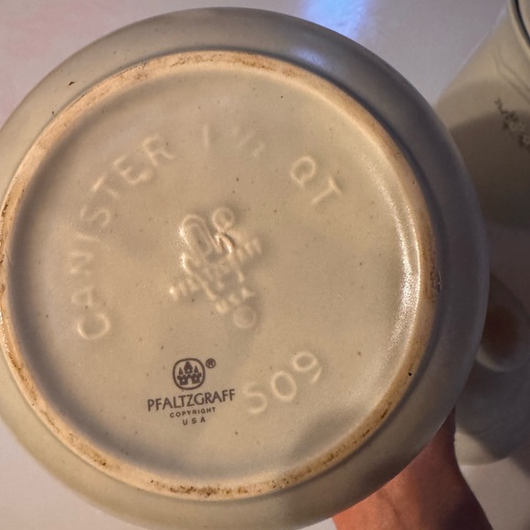 Pfaltzgraff canister bundle 2qt and 1.5 qt 
 Ceramic Canisters - Picture 5 of 7